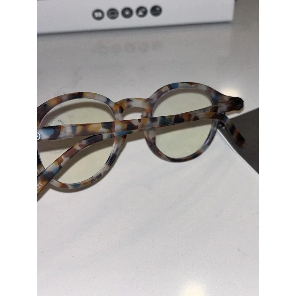 New in Box Izipizi #D Blue Tortoise Screen Glasses +0